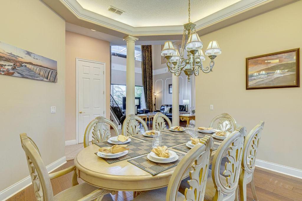 Spacious 7 Bedroom Home Close To Disney