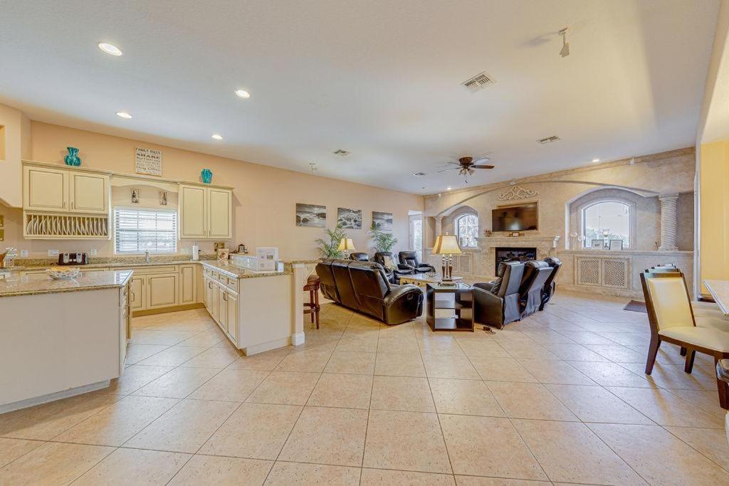 Spacious 7 Bedroom Home Close To Disney