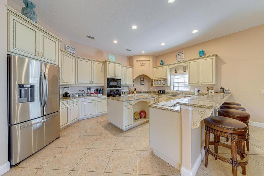 Spacious 7 Bedroom Home Close To Disney