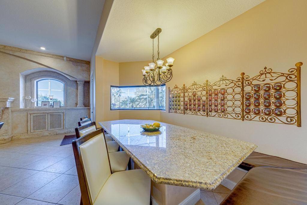 Spacious 7 Bedroom Home Close To Disney