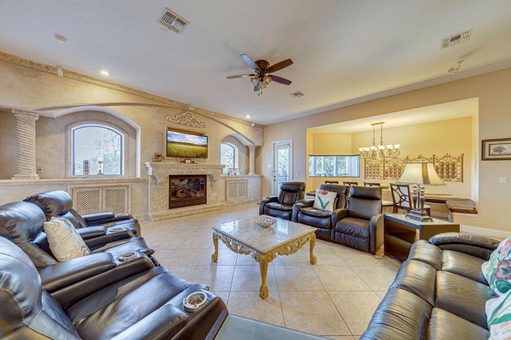Spacious 7 Bedroom Home Close To Disney