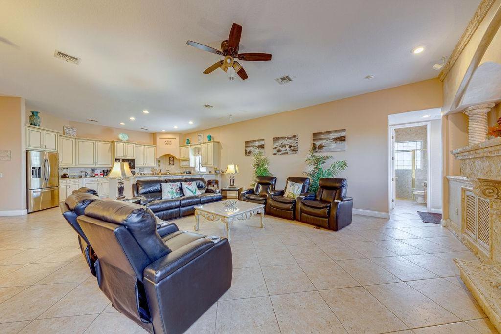 Spacious 7 Bedroom Home Close To Disney