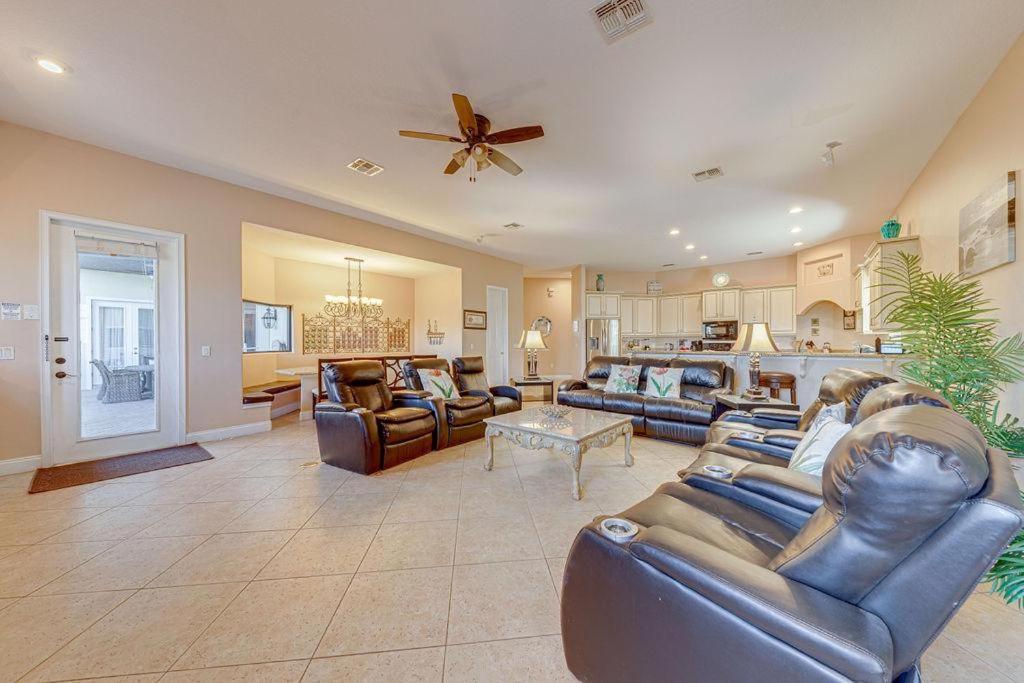 Spacious 7 Bedroom Home Close To Disney