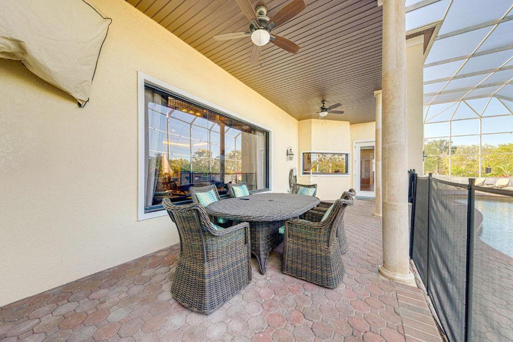 Spacious 7 Bedroom Home Close To Disney