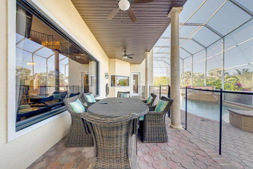 Spacious 7 Bedroom Home Close To Disney