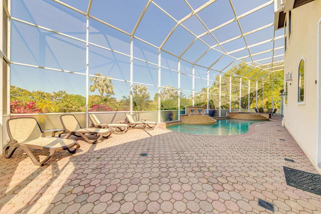 Spacious 7 Bedroom Home Close To Disney