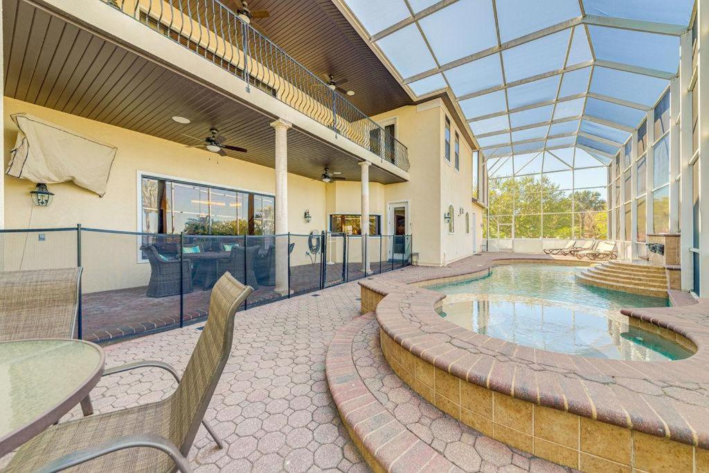 Spacious 7 Bedroom Home Close To Disney