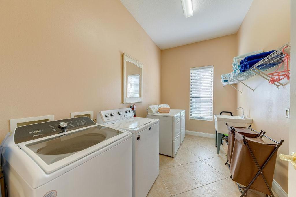 Spacious 7 Bedroom Home Close To Disney