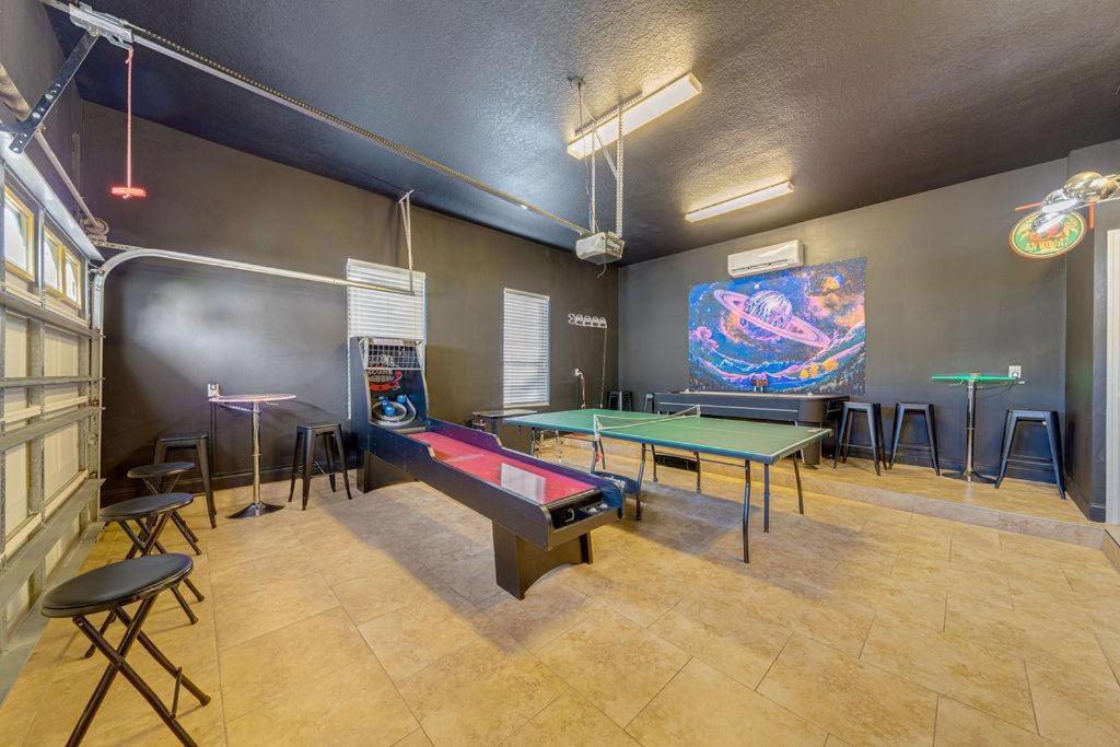 Spacious 7 Bedroom Home Close To Disney