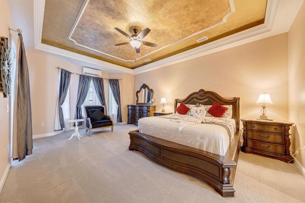 Spacious 7 Bedroom Home Close To Disney