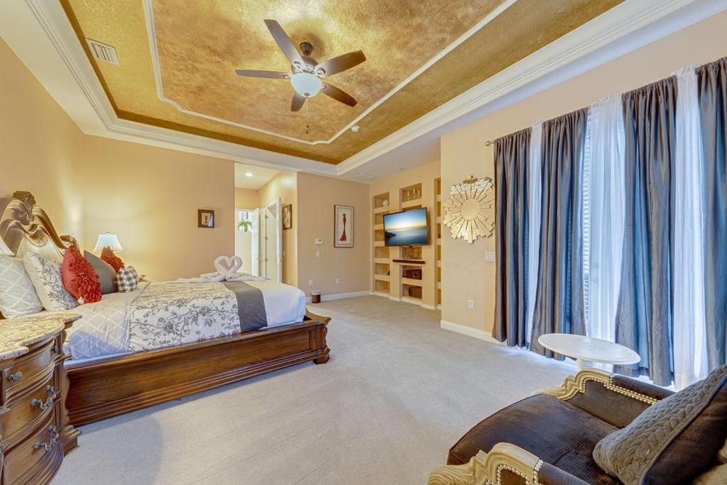 Spacious 7 Bedroom Home Close To Disney