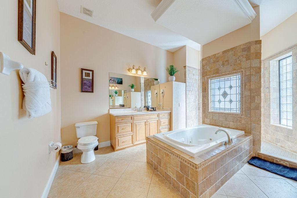 Spacious 7 Bedroom Home Close To Disney