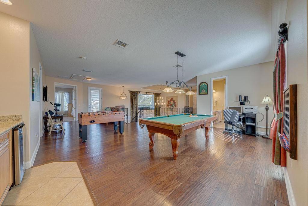 Spacious 7 Bedroom Home Close To Disney