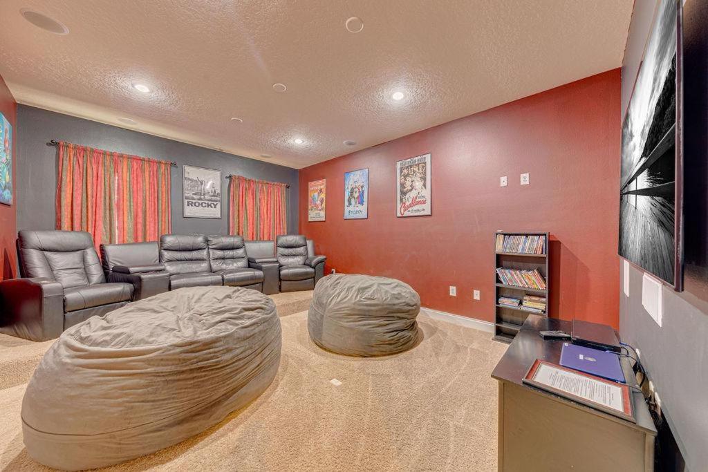 Spacious 7 Bedroom Home Close To Disney