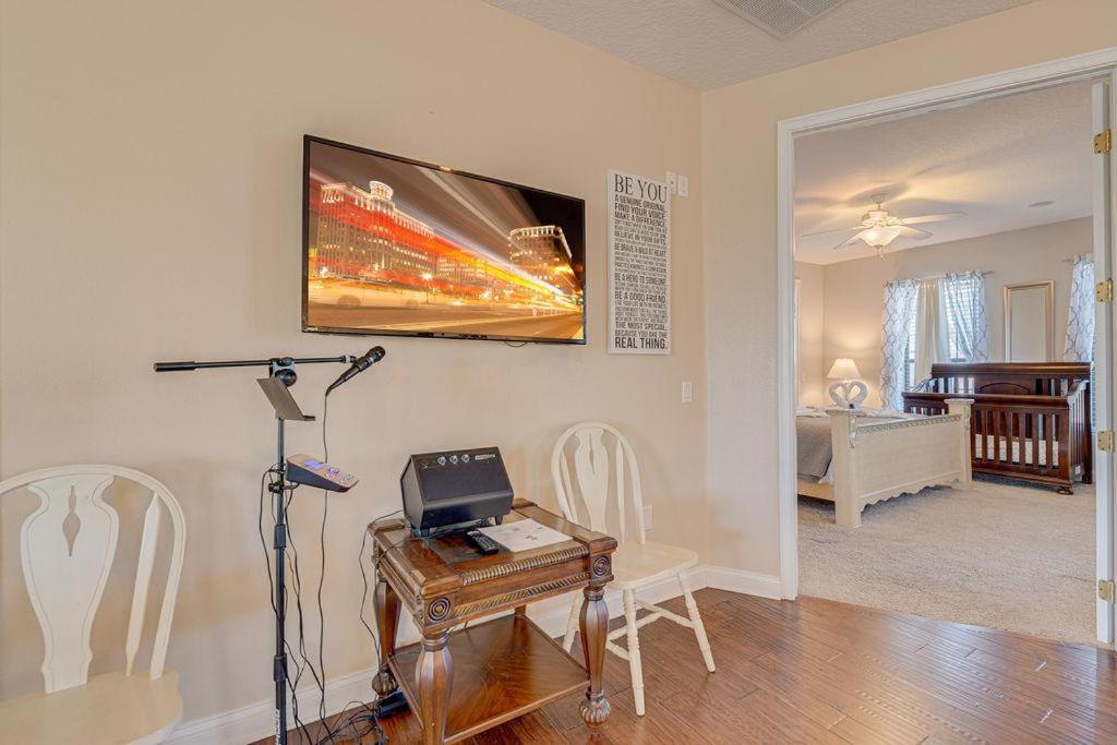 Spacious 7 Bedroom Home Close To Disney