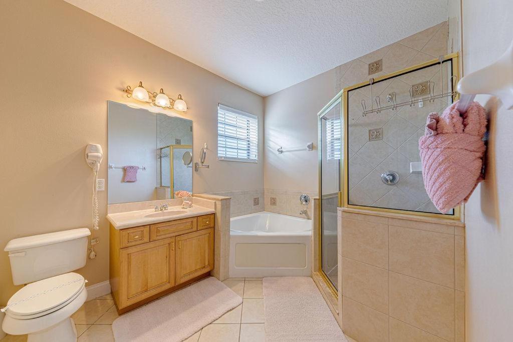 Spacious 7 Bedroom Home Close To Disney