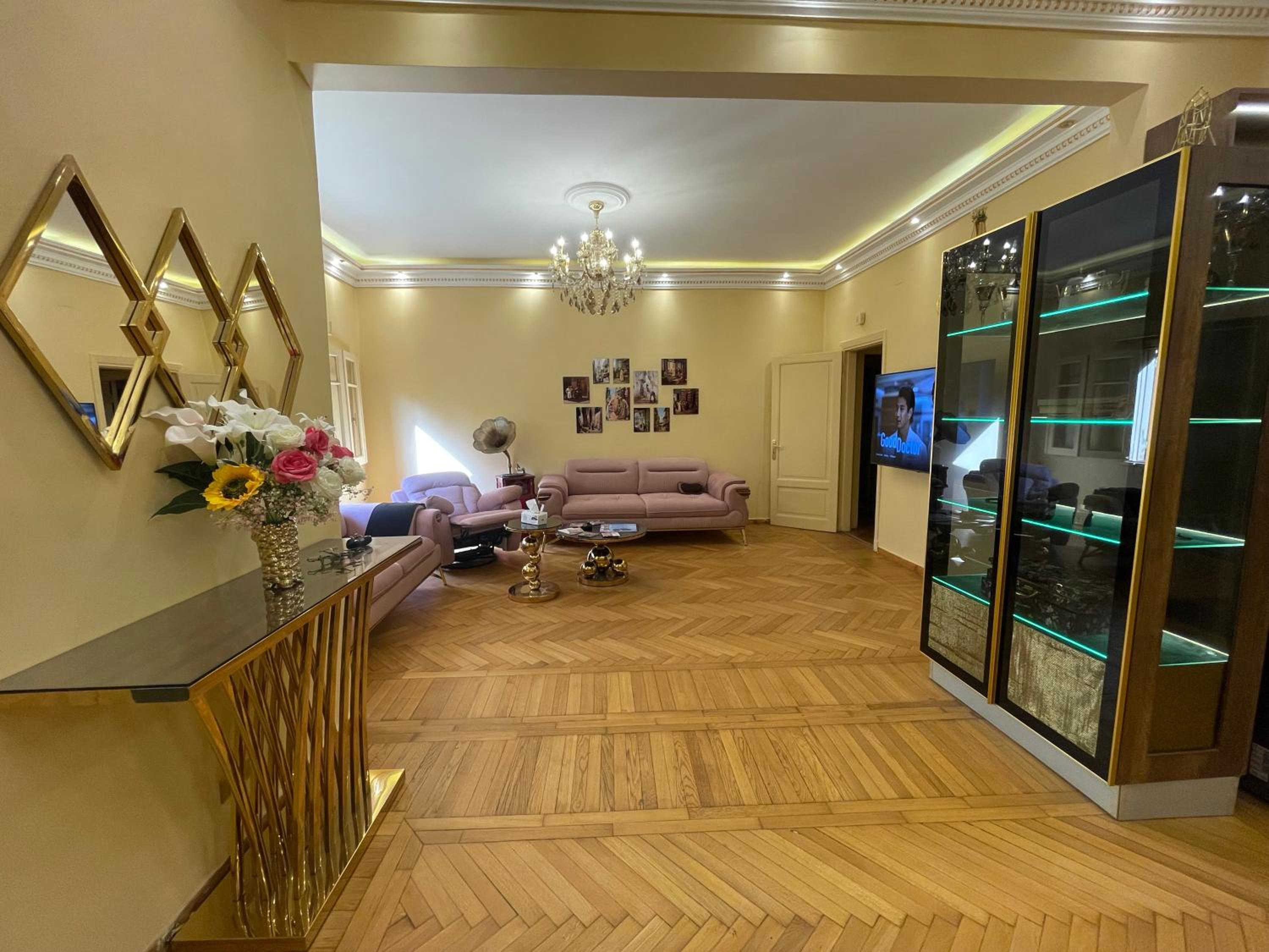 Luxury 5-Star Stay in Cairo Downtown Garden City - Steps from the Nile & All Top Attractions