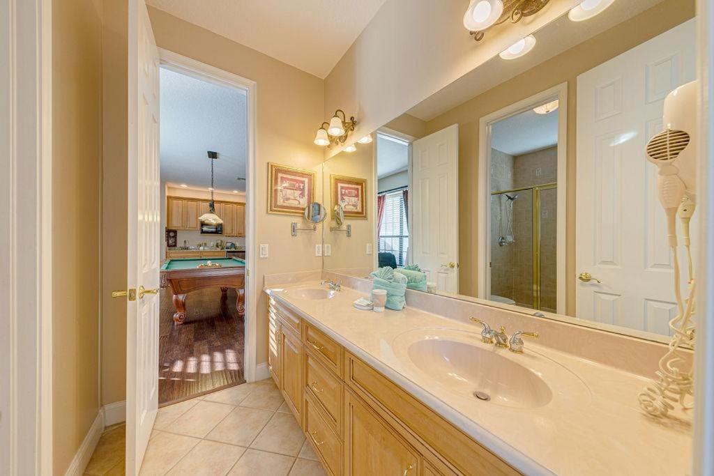 Spacious 7 Bedroom Home Close To Disney