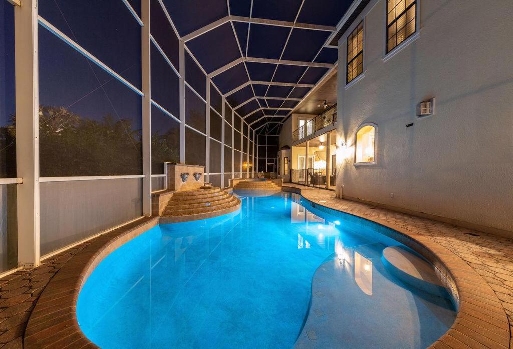 Spacious 7 Bedroom Home Close To Disney