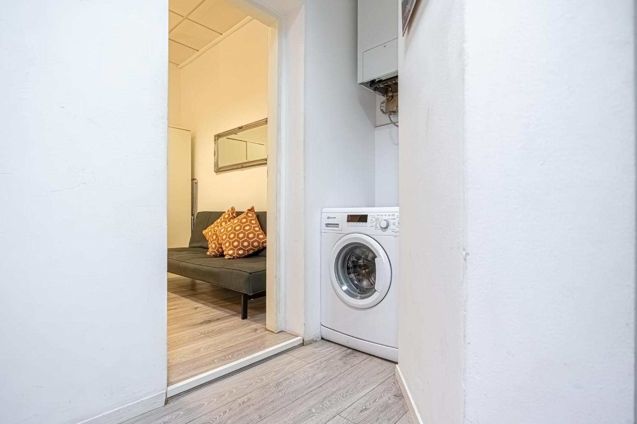 Bright 1BR Apt, Prime Vienna Location & WIFI