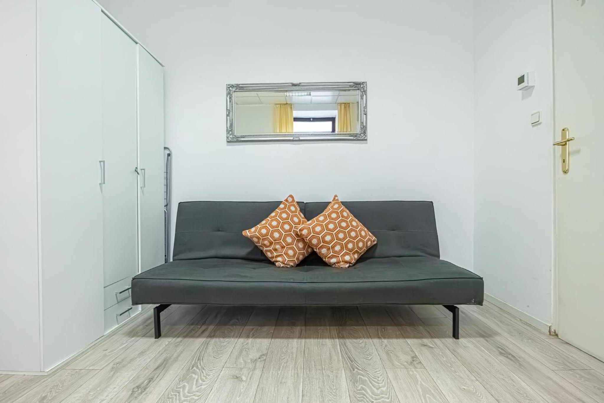 Bright 1BR Apt, Prime Vienna Location & WIFI