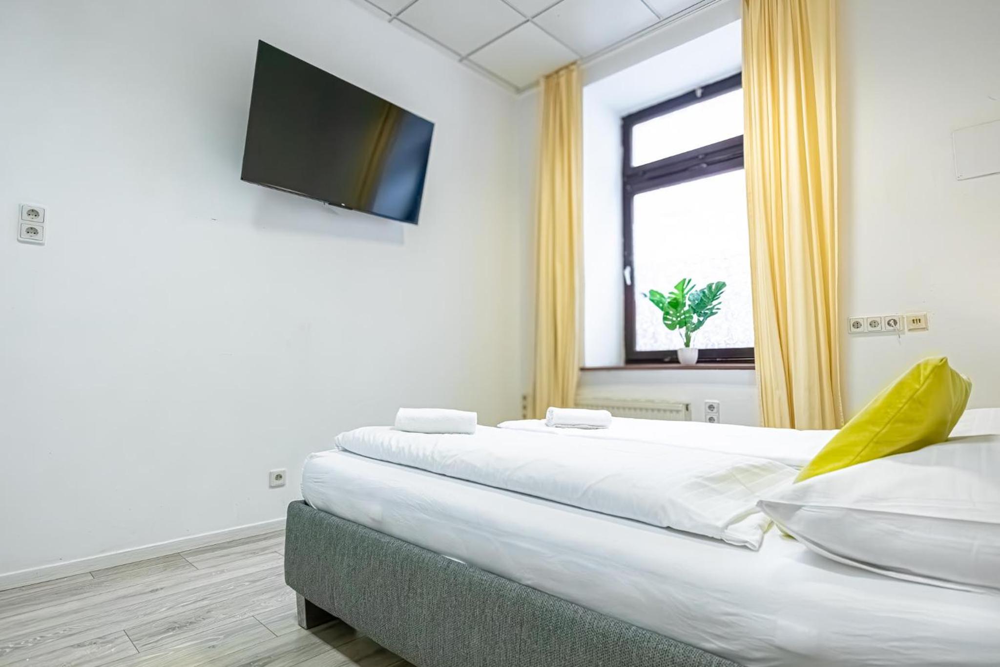 Bright 1BR Apt, Prime Vienna Location & WIFI