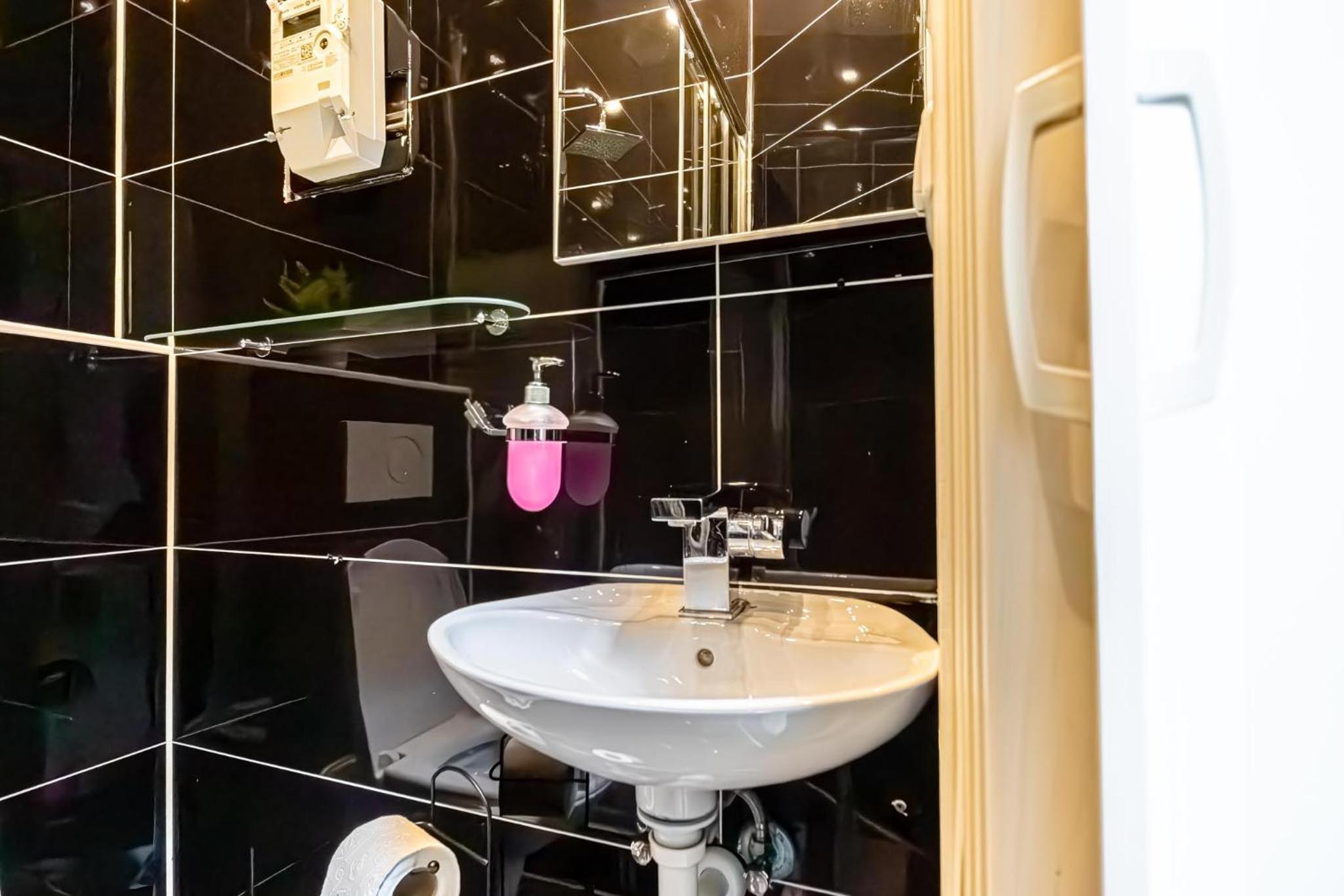 Bright 1BR Apt, Prime Vienna Location & WIFI