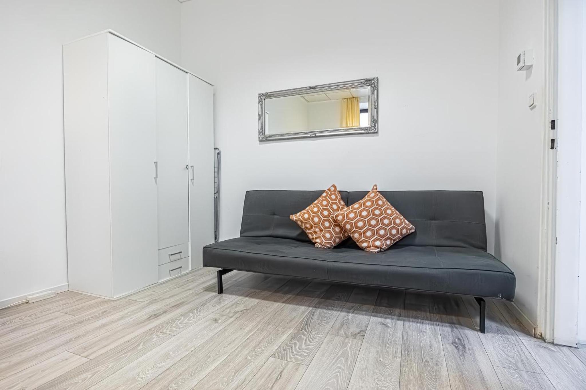 Bright 1BR Apt, Prime Vienna Location & WIFI