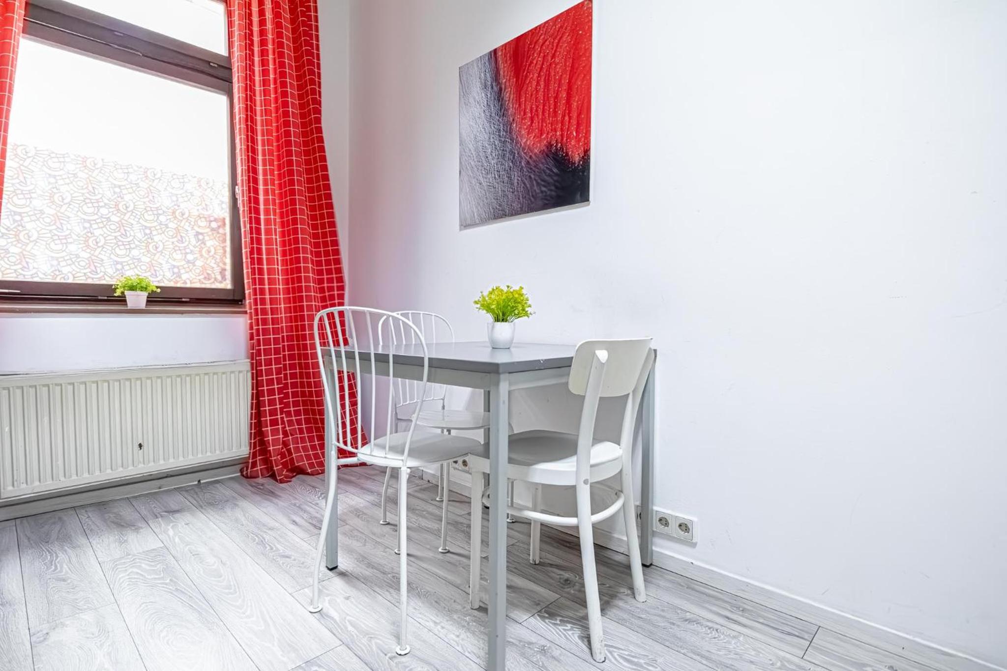 Bright 1BR Apt, Prime Vienna Location & WIFI