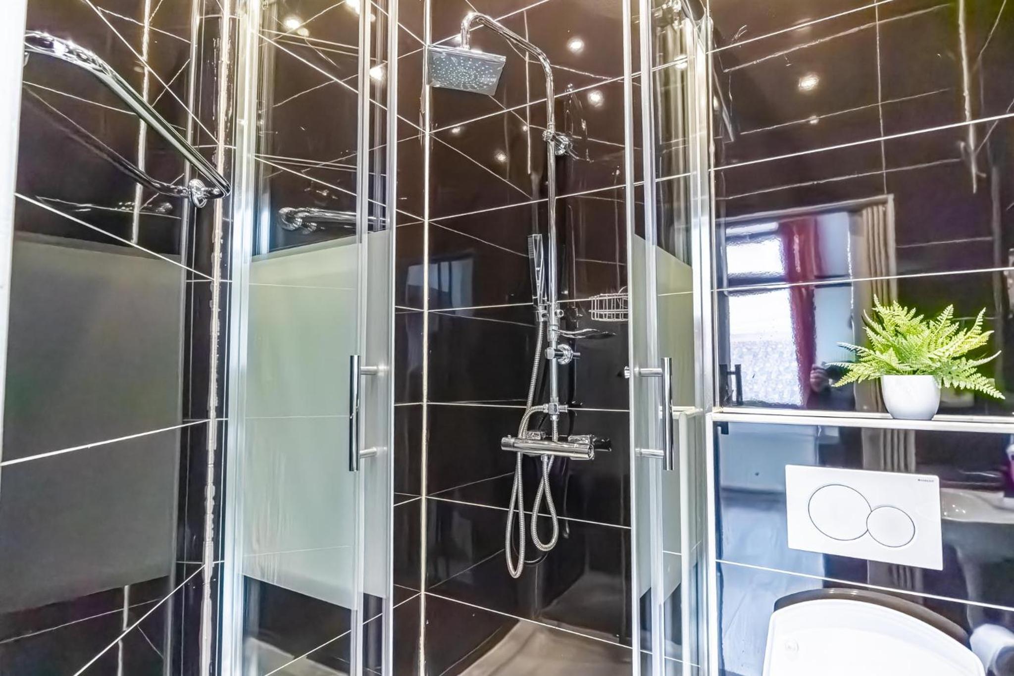 Bright 1BR Apt, Prime Vienna Location & WIFI