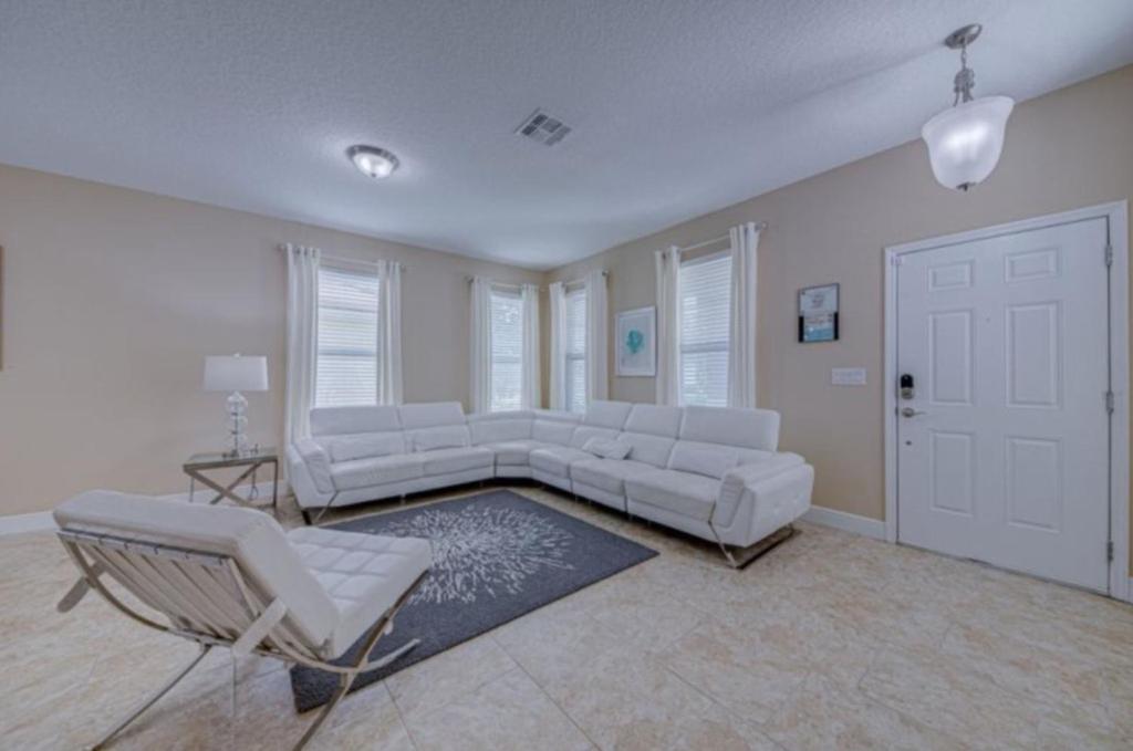Elegant Modern Home Close To Disney view 5