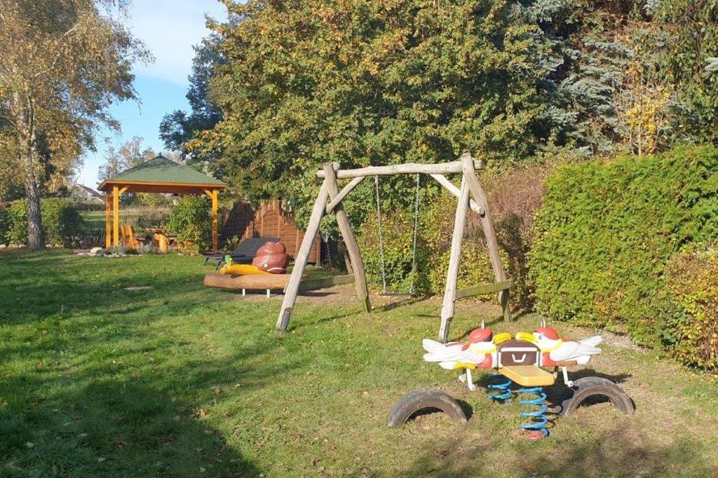Ferienwohnungen unterm Reetdach m Terras o Balk u Sauna