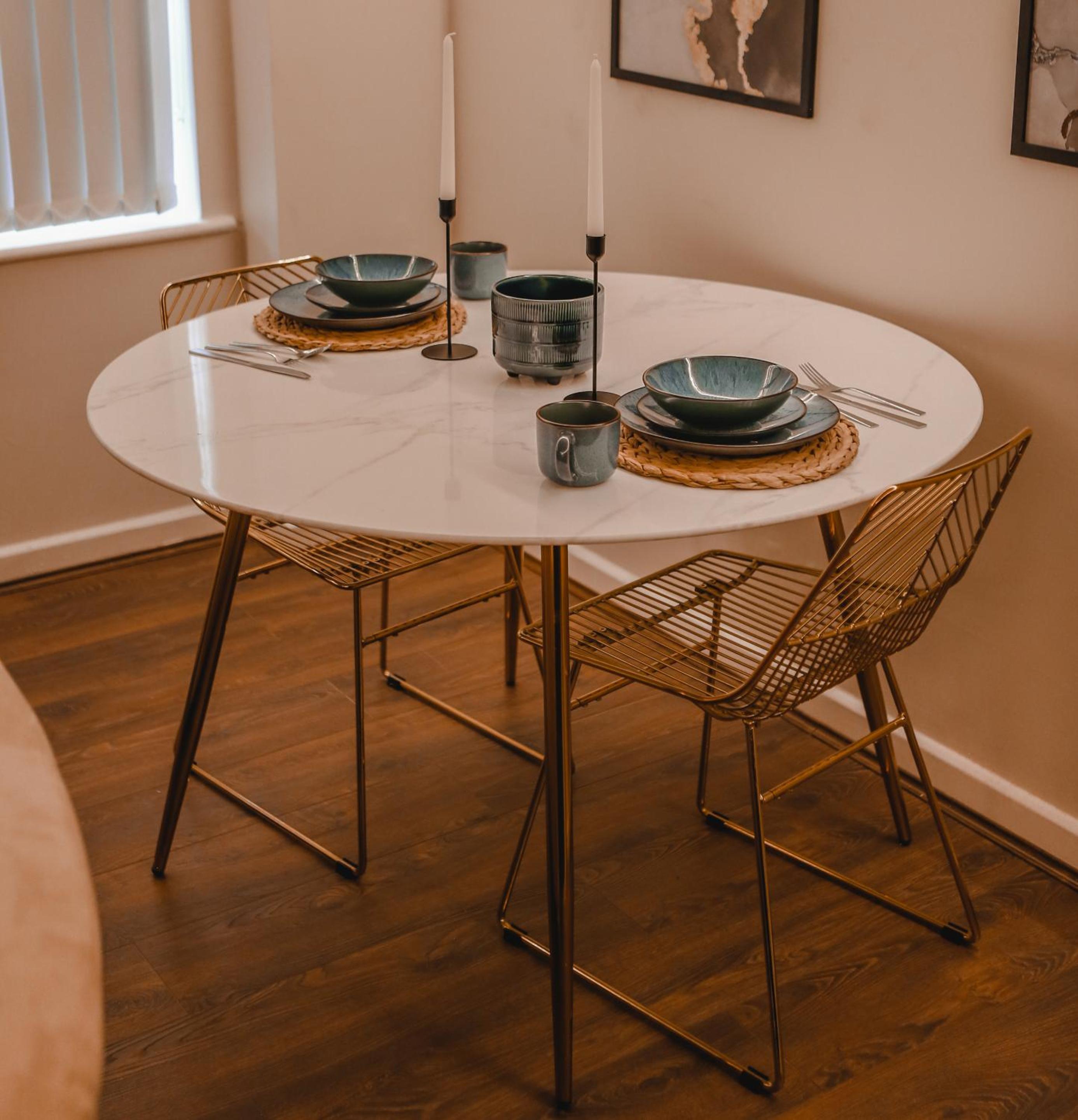 Hotel The Opulence Bradford - Image 1