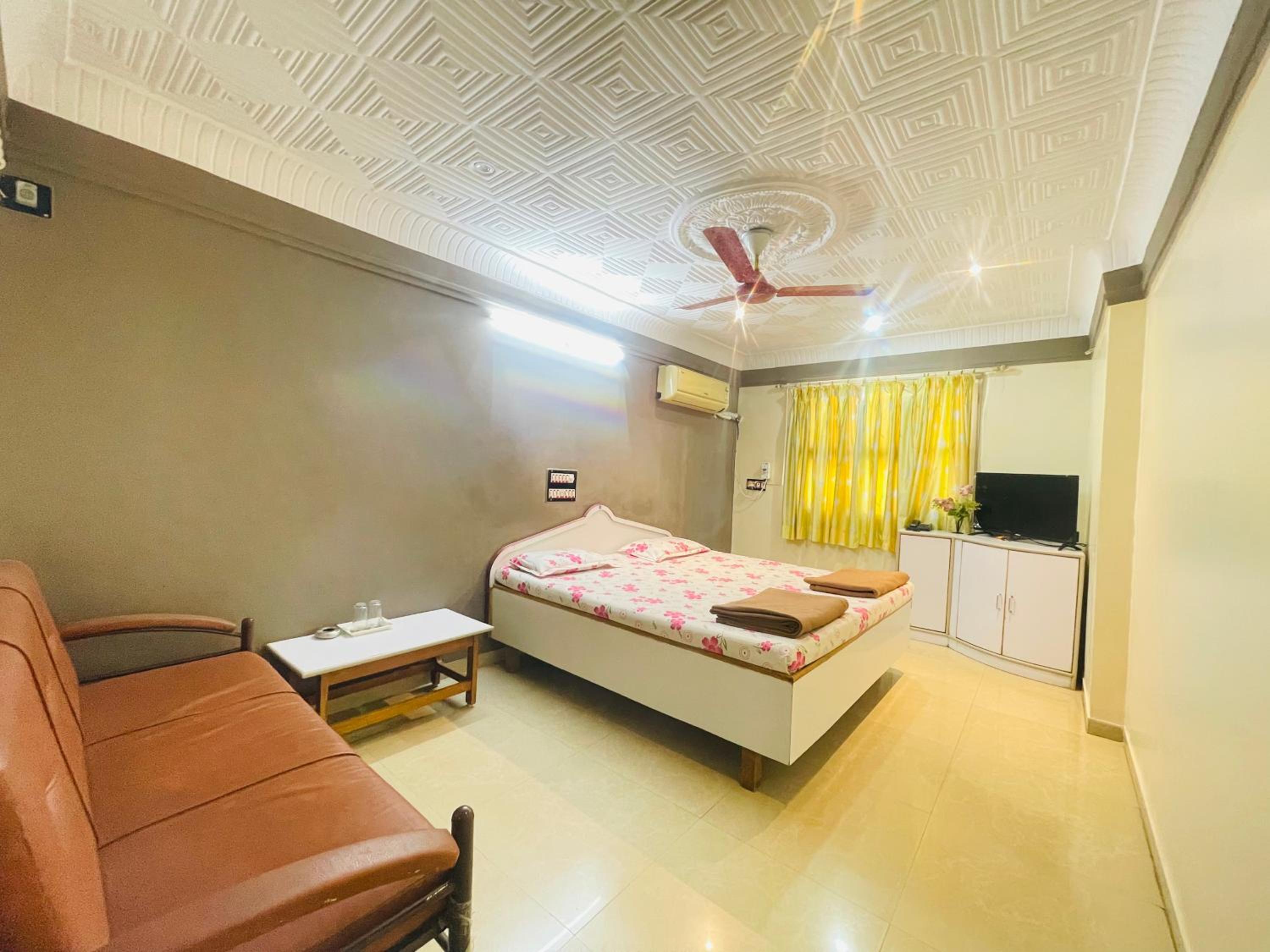 Hotel Rajdhani And Guest House Gujarat - Best Family Hotel in Halol Near Pavaghad and Halol GIDC view 2