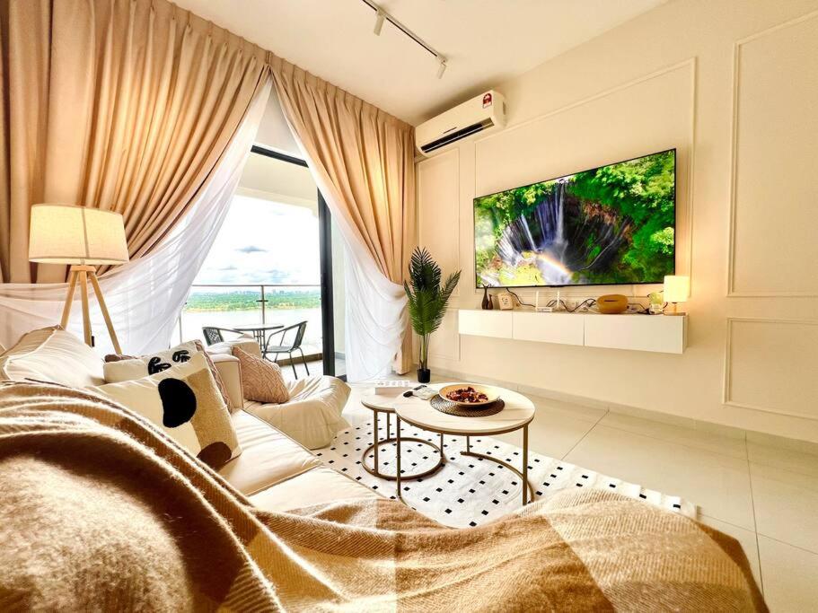 Country Garden Danga Bay Bay Laurel by R9 HomeStay