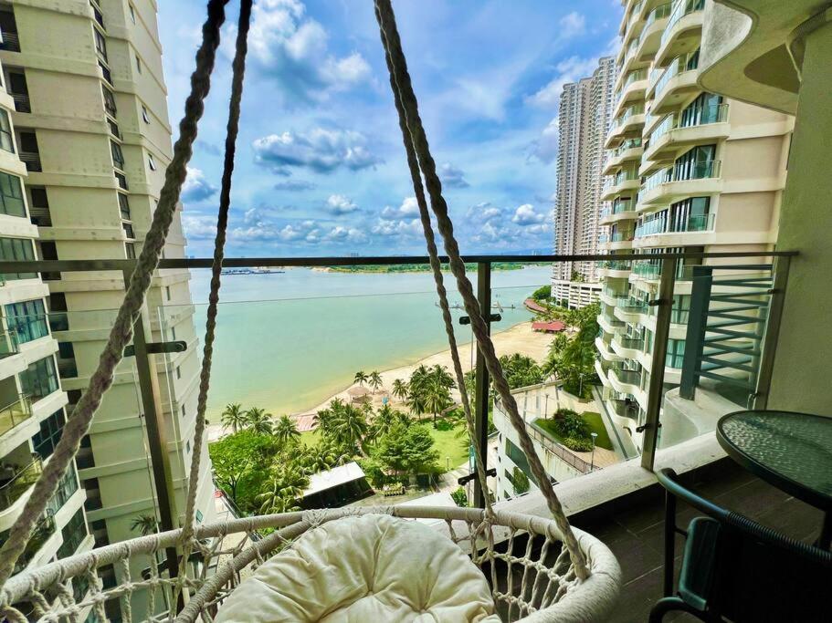 Country Garden Danga Bay Bay Laurel by R9 HomeStay