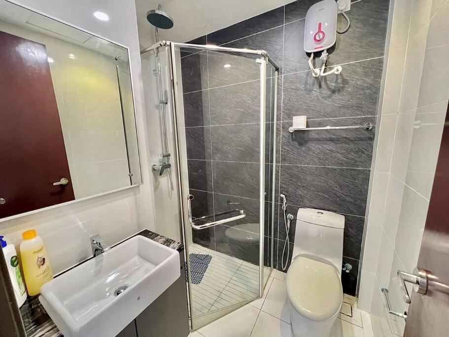 Country Garden Danga Bay Bay Laurel by R9 HomeStay