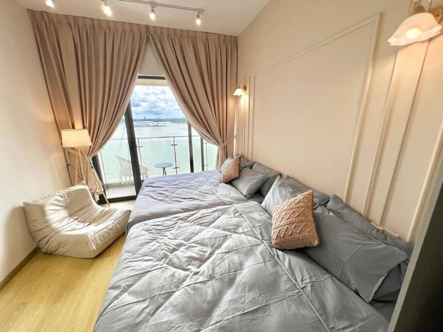 Country Garden Danga Bay Bay Laurel by R9 HomeStay