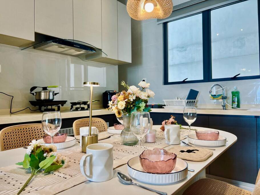 Country Garden Danga Bay Bay Laurel by R9 HomeStay