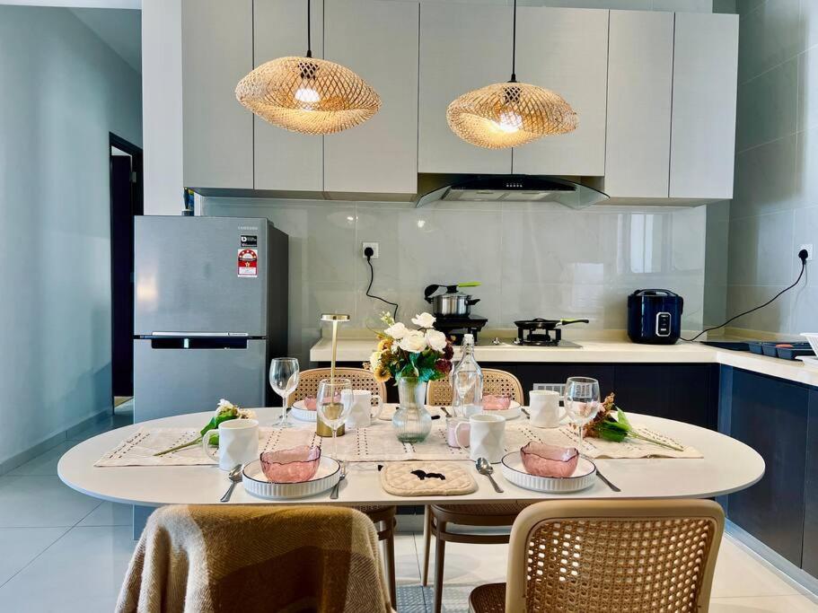 Country Garden Danga Bay Bay Laurel by R9 HomeStay