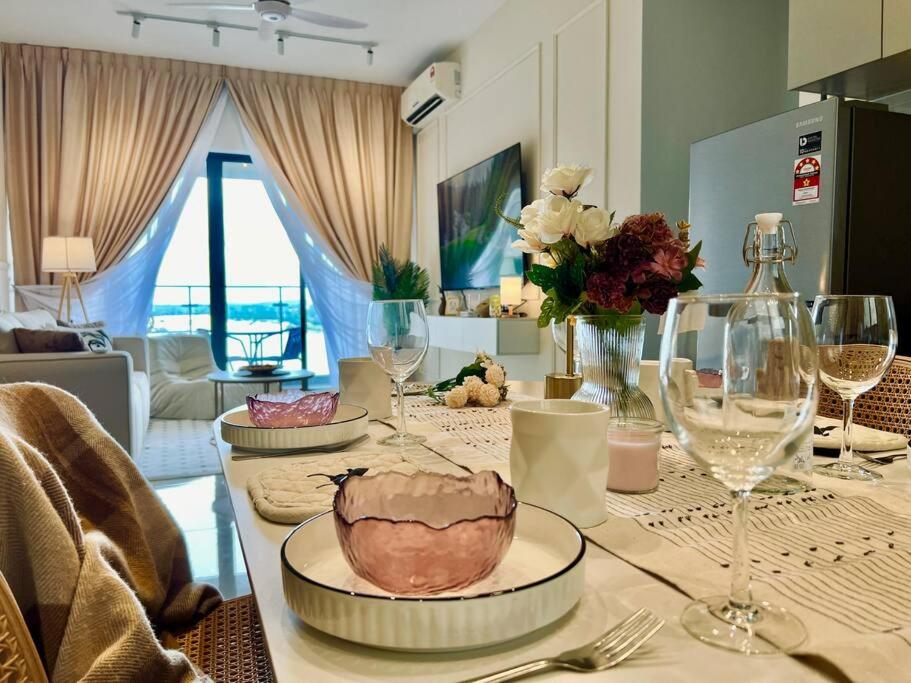 Country Garden Danga Bay Bay Laurel by R9 HomeStay