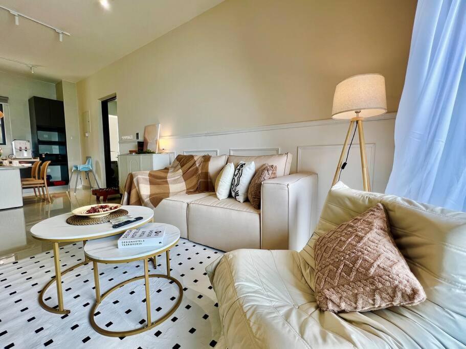Country Garden Danga Bay Bay Laurel by R9 HomeStay