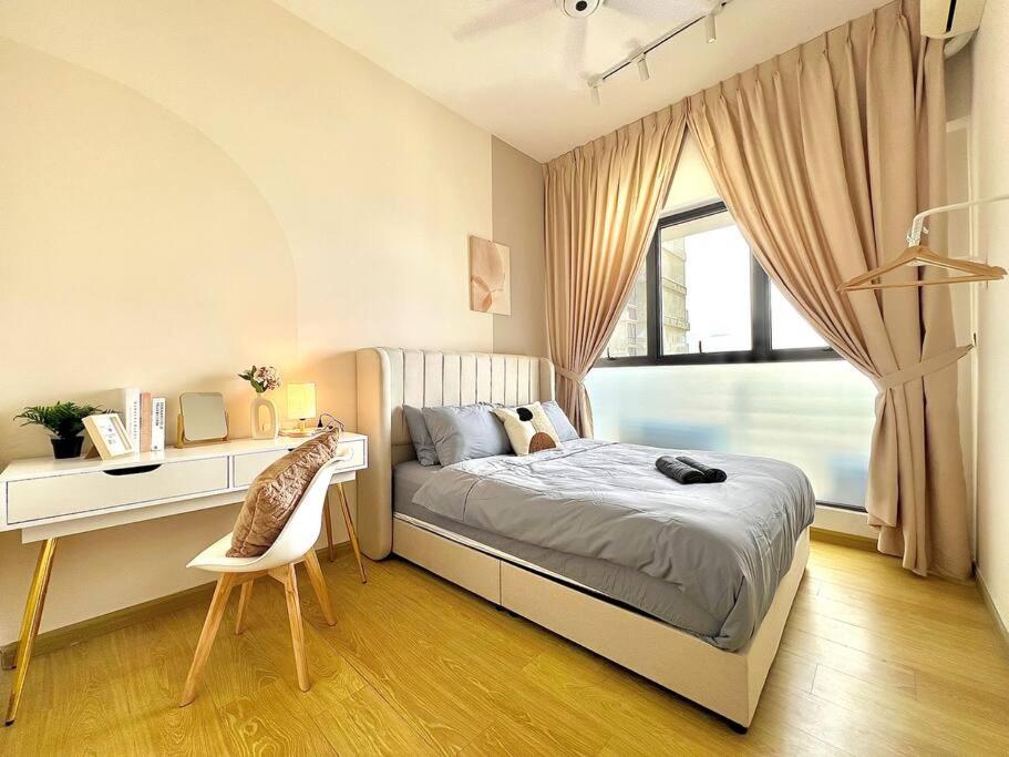 Country Garden Danga Bay Bay Laurel by R9 HomeStay