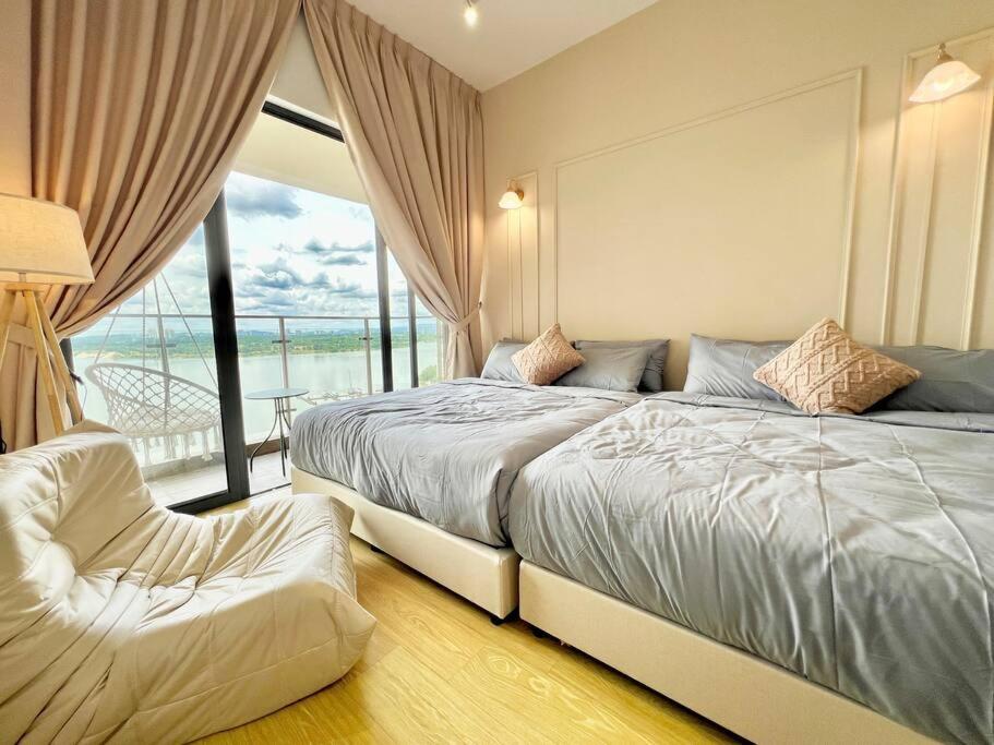 Country Garden Danga Bay Bay Laurel by R9 HomeStay