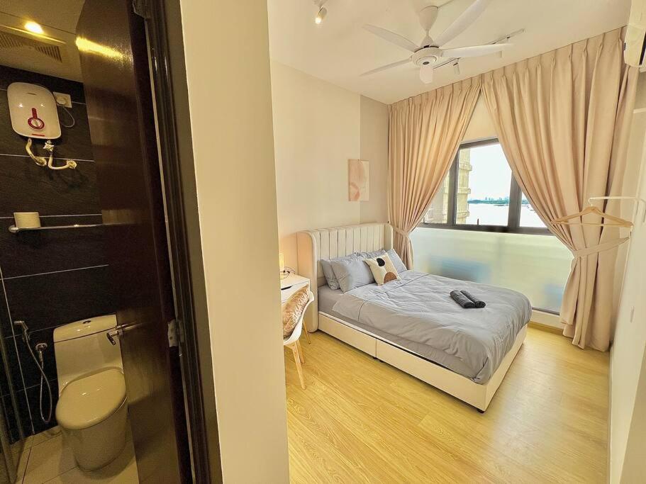 Country Garden Danga Bay Bay Laurel by R9 HomeStay