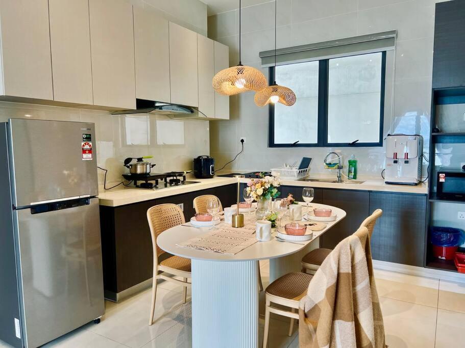 Country Garden Danga Bay Bay Laurel by R9 HomeStay