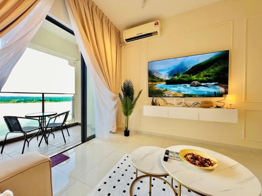 Country Garden Danga Bay Bay Laurel by R9 HomeStay