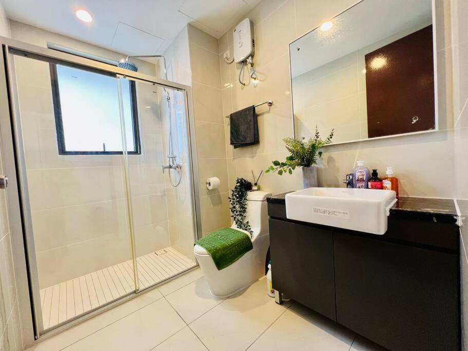 Country Garden Danga Bay Bay Laurel by R9 HomeStay