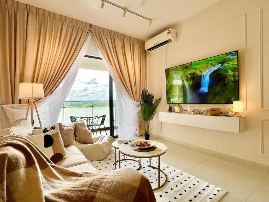 Country Garden Danga Bay Bay Laurel by R9 HomeStay