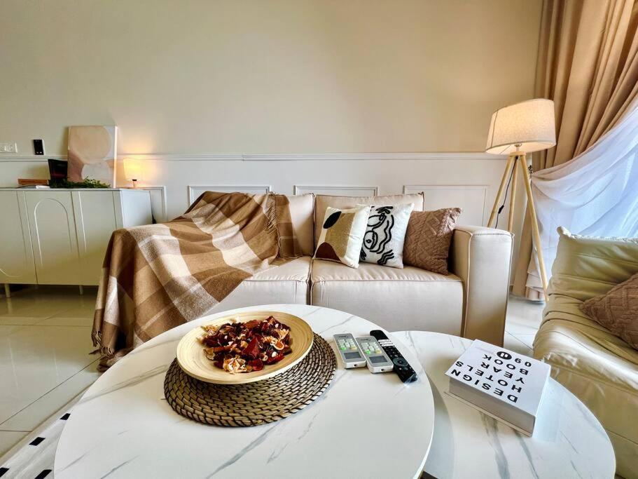 Country Garden Danga Bay Bay Laurel by R9 HomeStay
